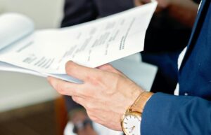 How and when to send a statutory notice? Examples & implications in UK law