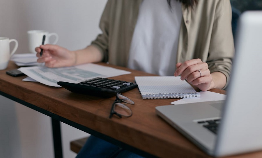 What to do if your business owes money: debt support & legal options