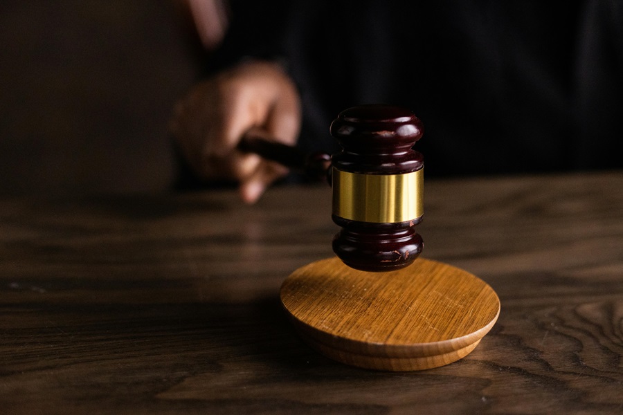 Judge’s gavel in a courtroom, symbolising family court legal aid and judicial decisions