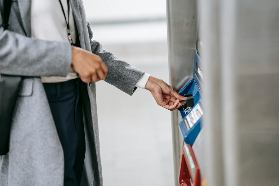 woman using a cash machin